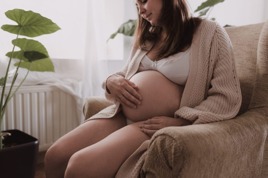 portrait lifestyle femme enceinte boudoir